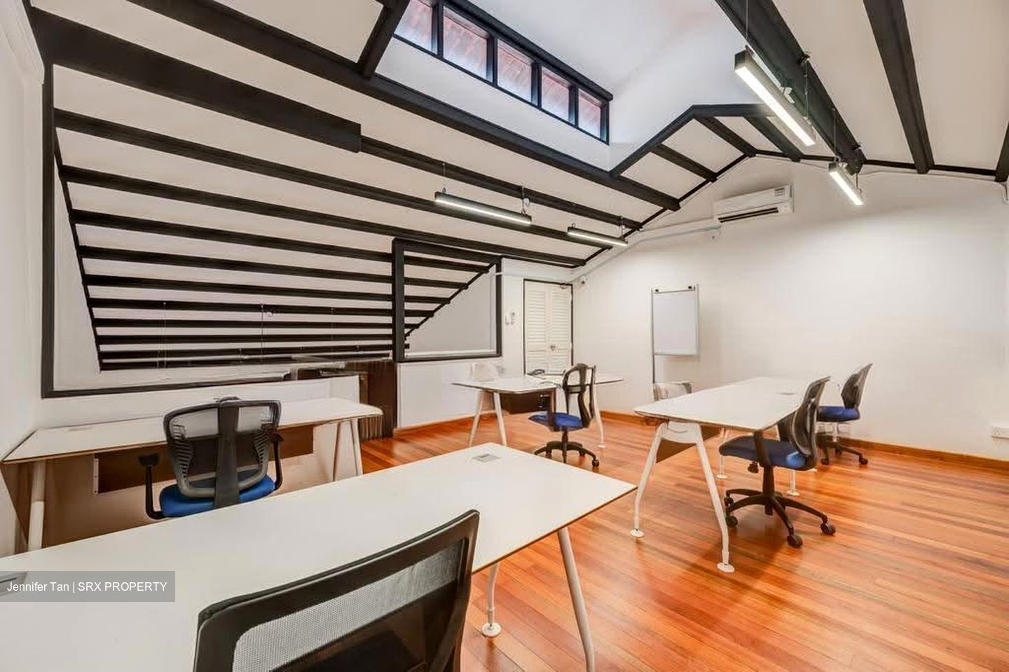 Club Street (D1), Office #615707711